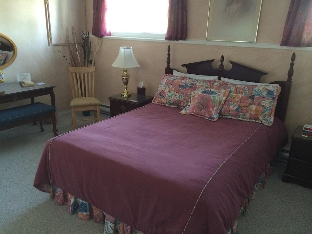 Cedar Heights B&B Cranbrook Room photo